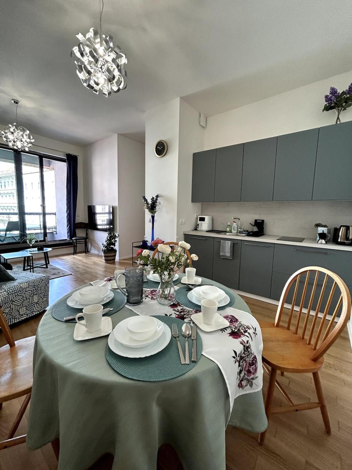 Viktoria With Garage & Balcony Appartement Praag